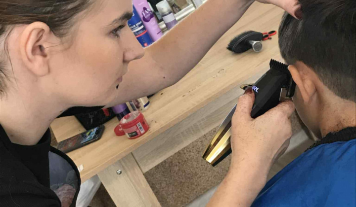 2.Romafesztivál alkalmából ingyen hajnyírás