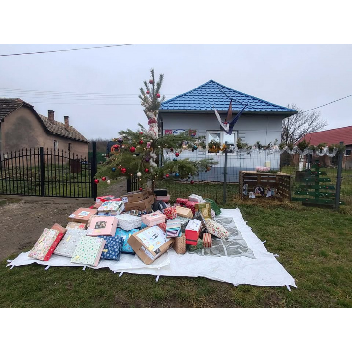 odovzdávanie darčekových balíčkov 